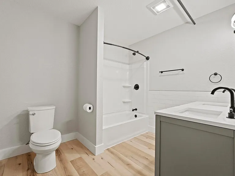 435 Ann St #F — Photo 16