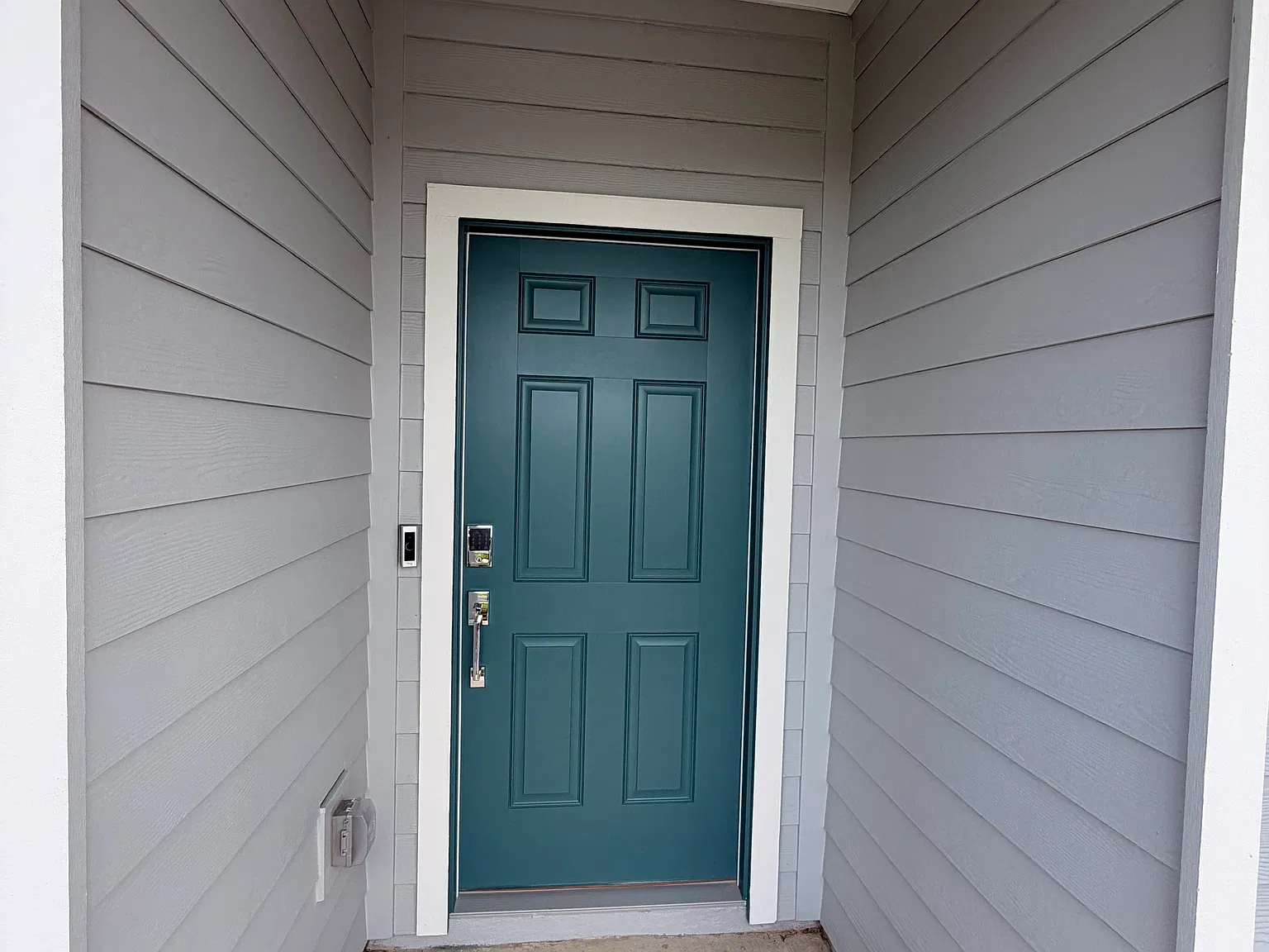 4 bed, 2100 sqft, $2,350 — Photo 2