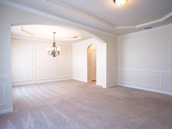 3rd image of 812 Rolling Hills Ln