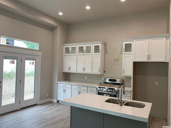 3rd image of 804 N Sunrise Ct
