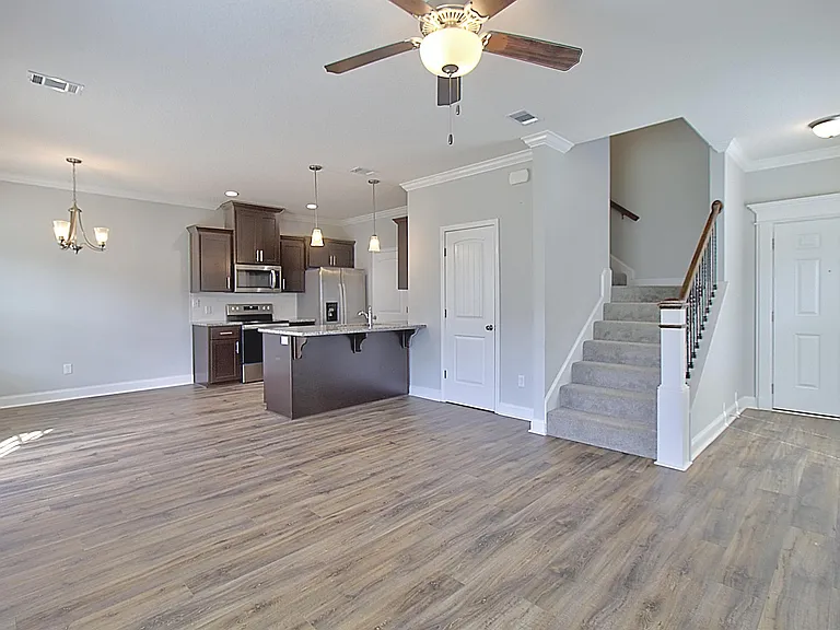 554 Fairview Cir — Photo 5