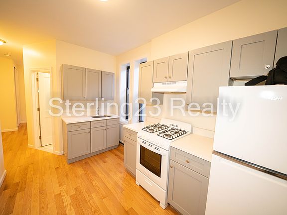 2nd image of 2390 29th St APT 10