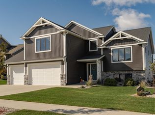 3113 Woodstone Dr SW, Rochester, MN 55902