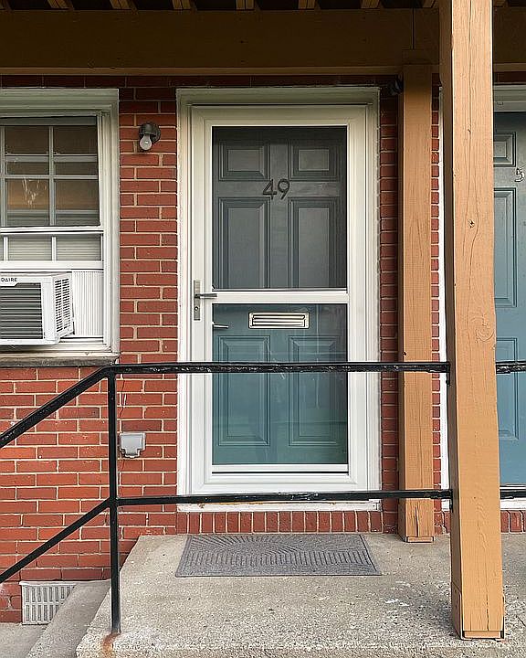 1st image of 49-1 Huguenot St