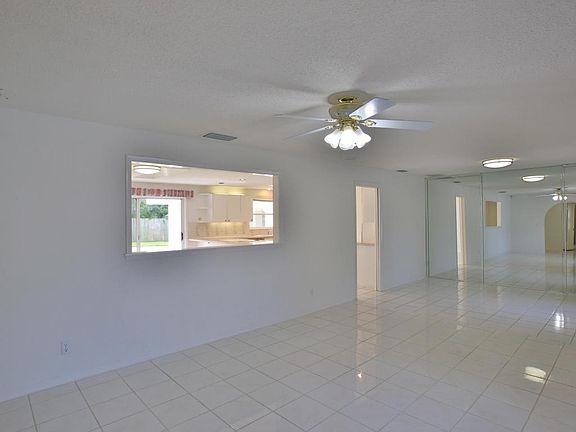 5th image of 4 Tiffany Cir
