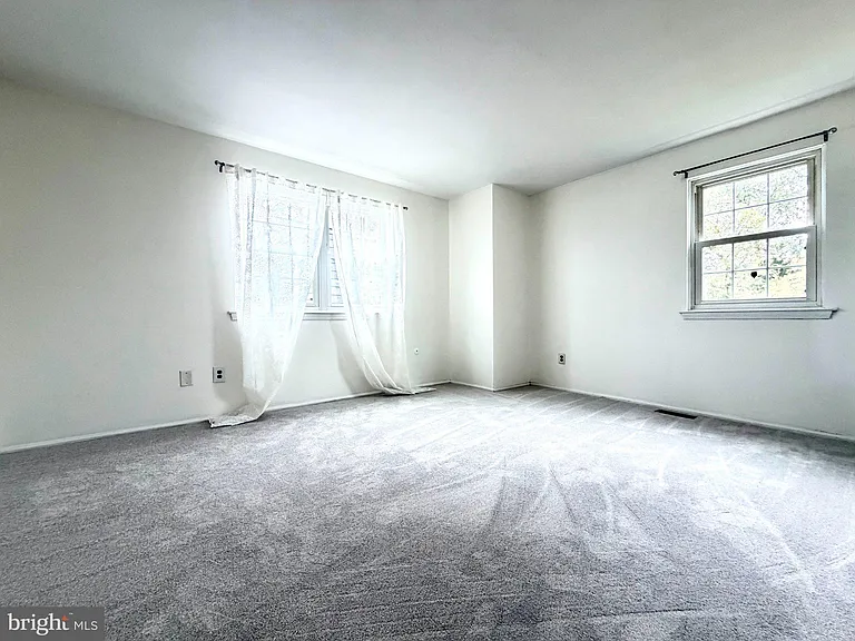 422 Village Ln — Photo 15