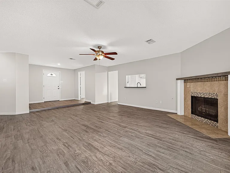 7407 Cortes Dr — Photo 6