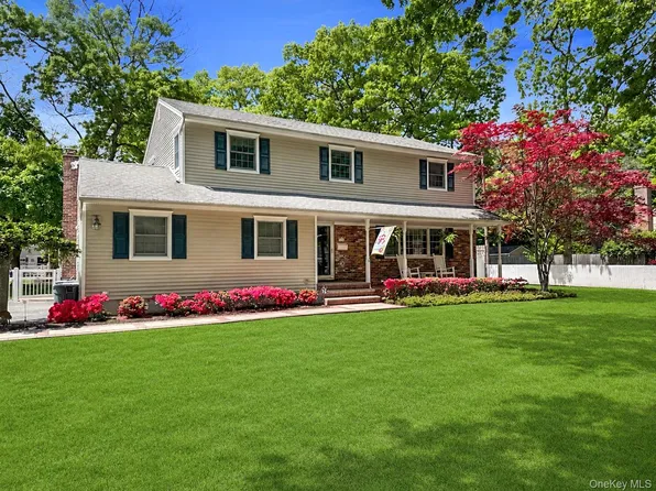 14 Hillside Avenue, Saint James, NY 11780