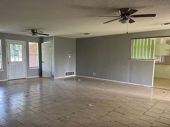 2nd image of 1309 Sherry Ln