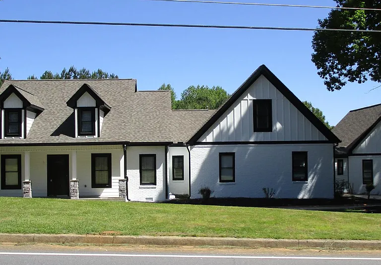 1051 Spartan Ln — Photo 1