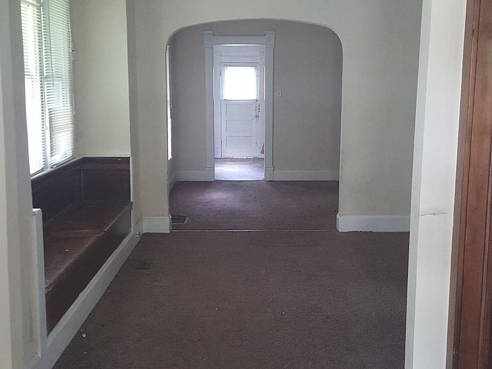 2nd image of 738 E Pleasant Run Parkway North Dr