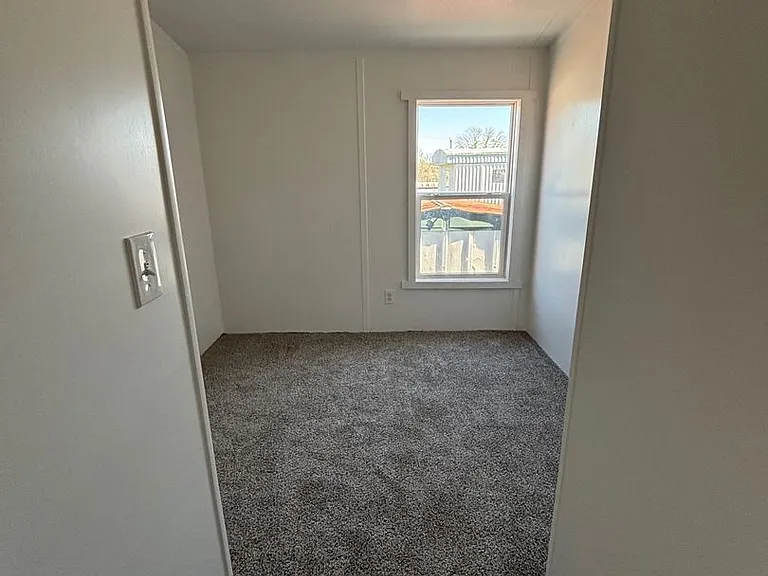 503 E Main St — Photo 37