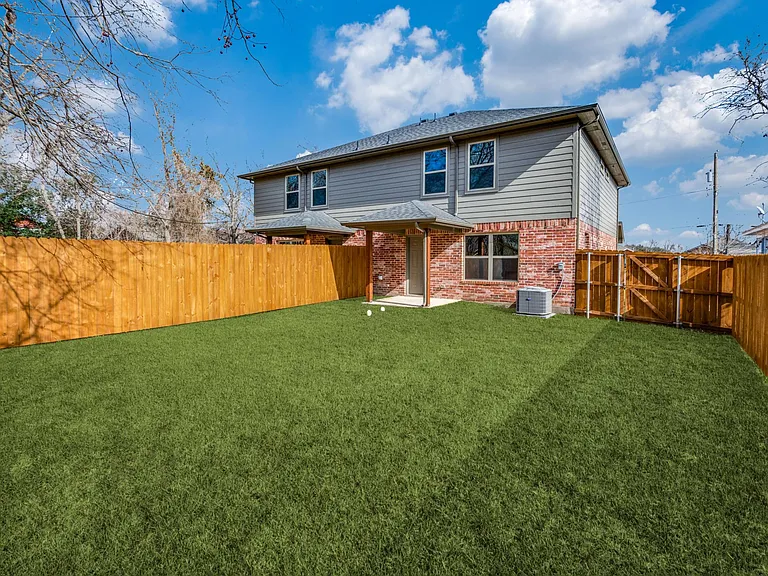 2208 N Hickory St — Photo 12