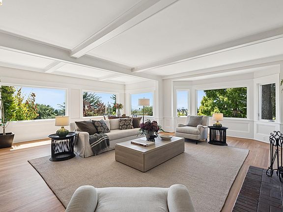 5th image of 6115 Ocean View Dr