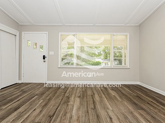 1486610_002_wm_-_living_room_12964558.jpg