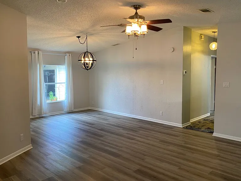 5661 SW 54th Ter — Photo 6
