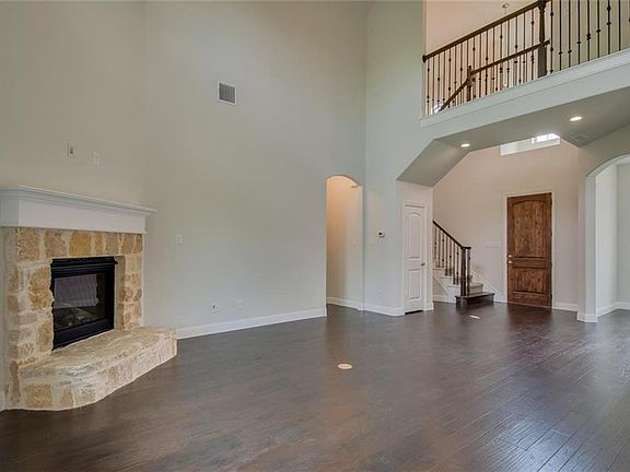 5th image of 609 Elm Creek Cir