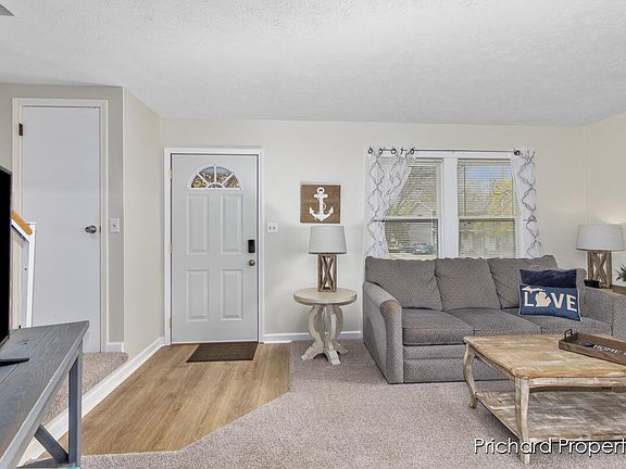 3rd image of 1642 Pennoyer Ave #1644