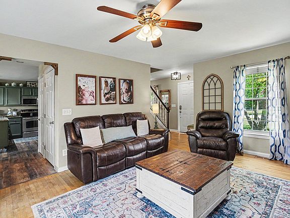 4th image of 1258 Edinburgh Ln