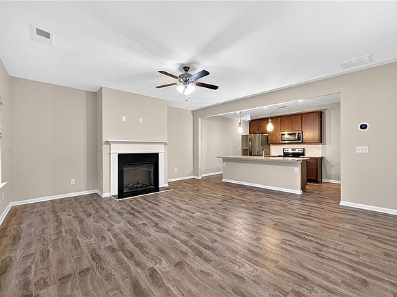 4th image of 493 Jefferson Chase St SE