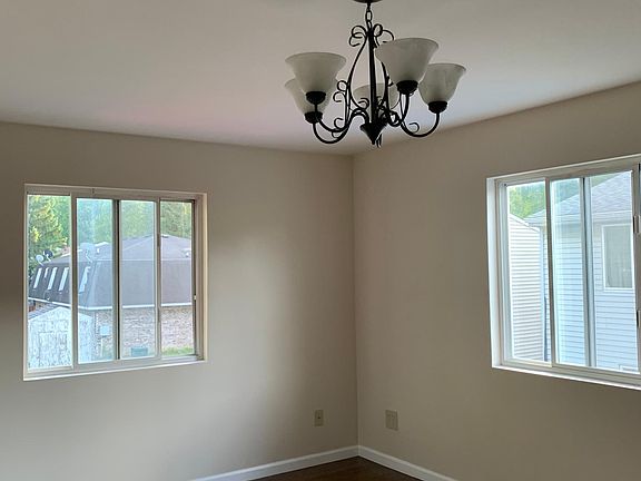 5th image of 89 Robert Dr