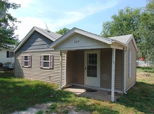 309 Pershing Ave, Wood River, IL 62095
