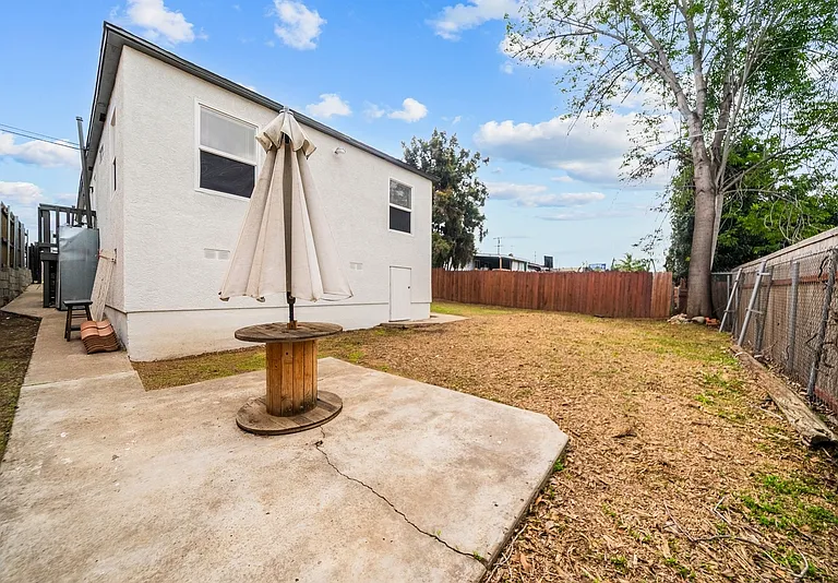 1918 Skyline Dr — Photo 10