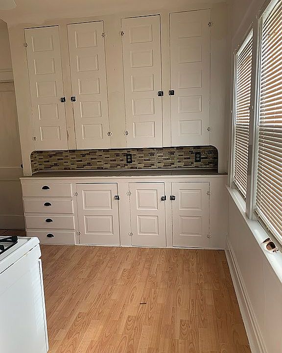 Bright kitchen 