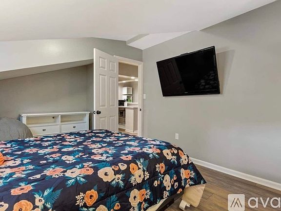 5th image of 4128 Given Ave APT 901