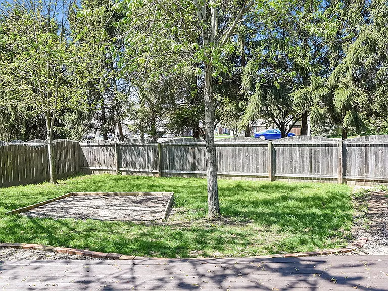 6693 Laburnum Dr — Photo 17