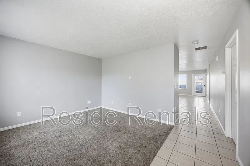 3 bed, 2.0 bath, 1700 sqft, $2,200 — Photo 3