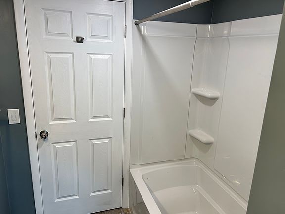 3rd image of 228 Curlew St