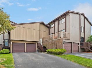 773 High Ridge Rd, Roselle, IL 60172