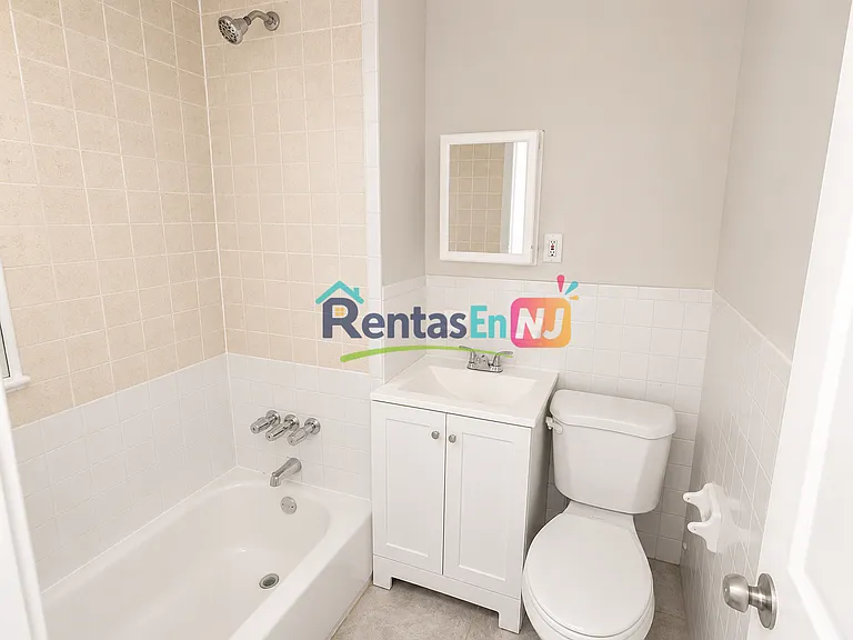 731 S 13th St #2L1 — Photo 1