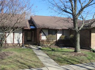 670 Pine Needles Dr, Dayton, OH 45458