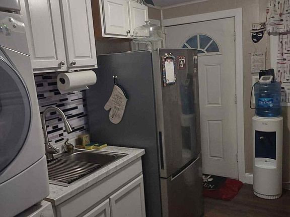 4th image of 602 Marshall St