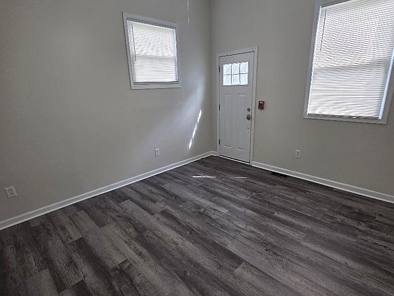 4th image of 401 Church Ln #2