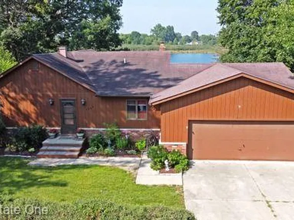 1027 Hubble Dr, Holly, MI 48442