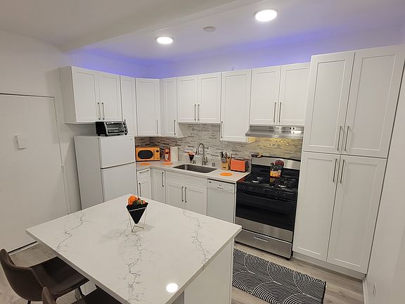 4th image of 1230 N June St #5