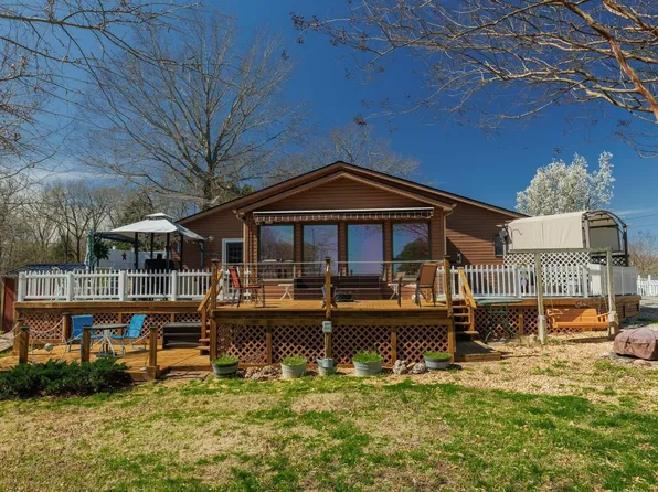 100 Cemetery Hill Ln, Benton, KY 42025