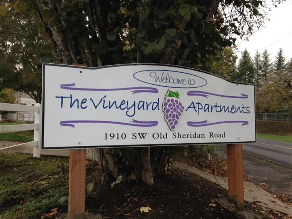 Building Photo - Vineyard Apartments