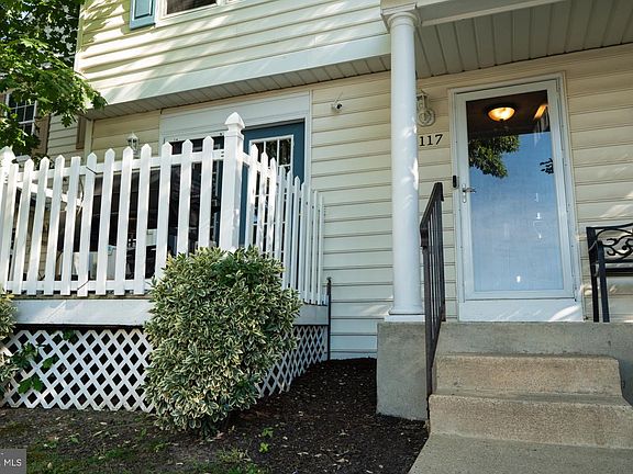 3rd image of 16117 Brookmead Ct
