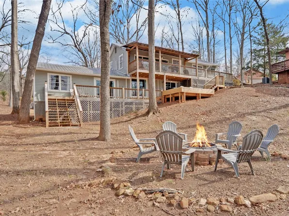 117 Woods Ln, Hartwell, GA 30643