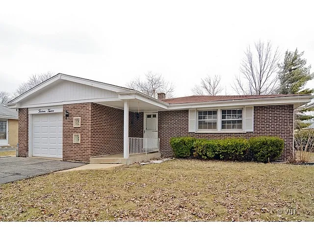 1312 Peterson Ave photo 1