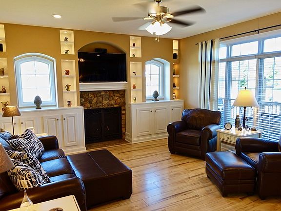 3rd image of 1601 N Deerfield Ct