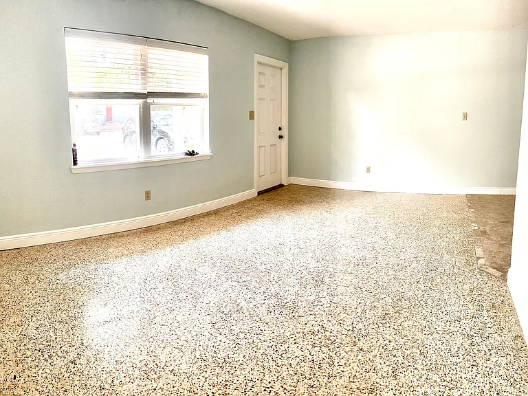 812 Bayou Ave #B — Photo 5