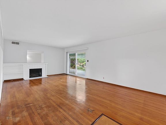 5th image of 4842 Winton Way