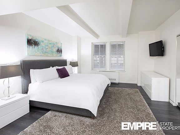4th image of 150 W 51st St APT 730