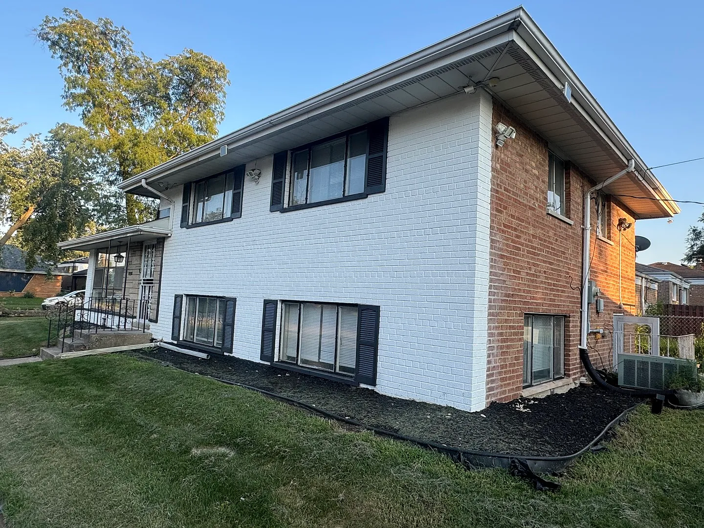 5 bed, 2.5 bath, 1128 sqft, $3,000 — Photo 3
