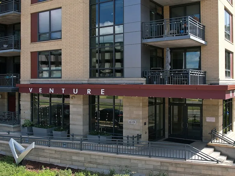 Venture Luxury High Rise — Photo 11